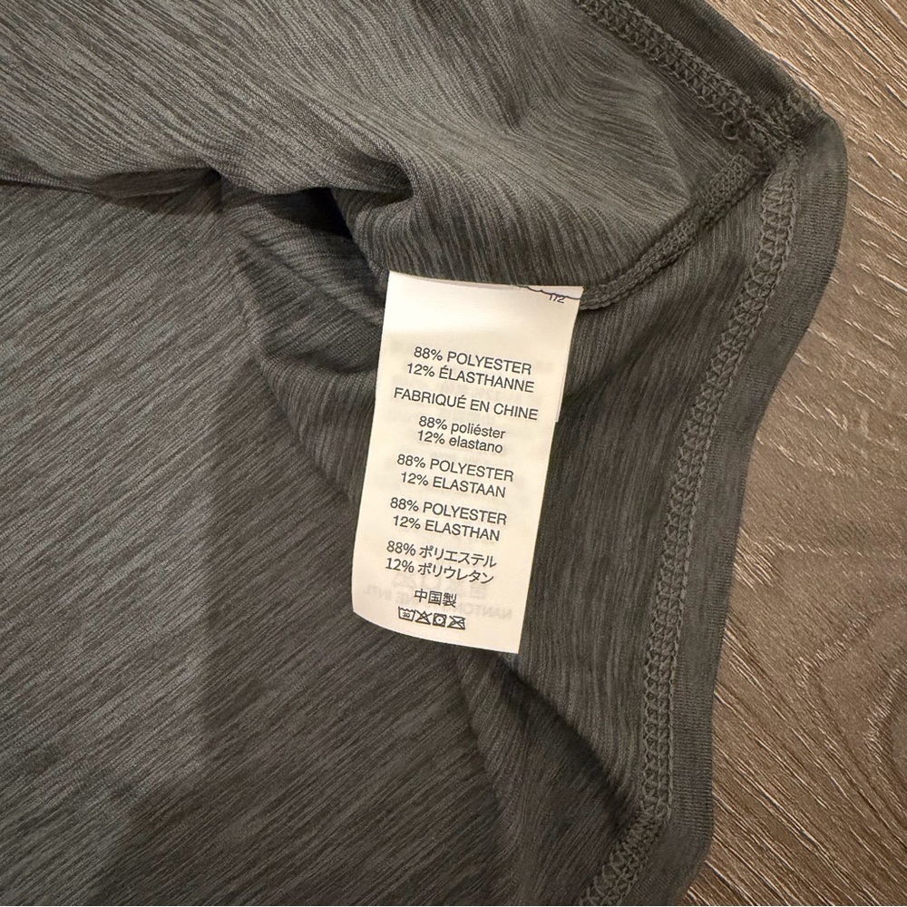 NWT Vuori Charcoal Pullover - Picture 7 of 8